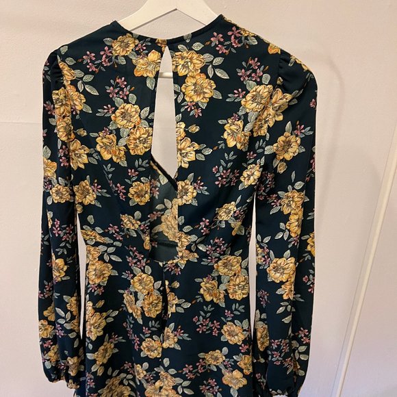 Floral Pattern Dress with Open V Shape Back - Picture 4 of 5